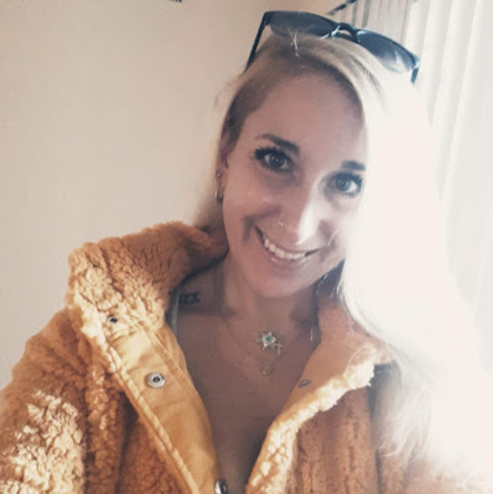 Meet your Posher, Angela